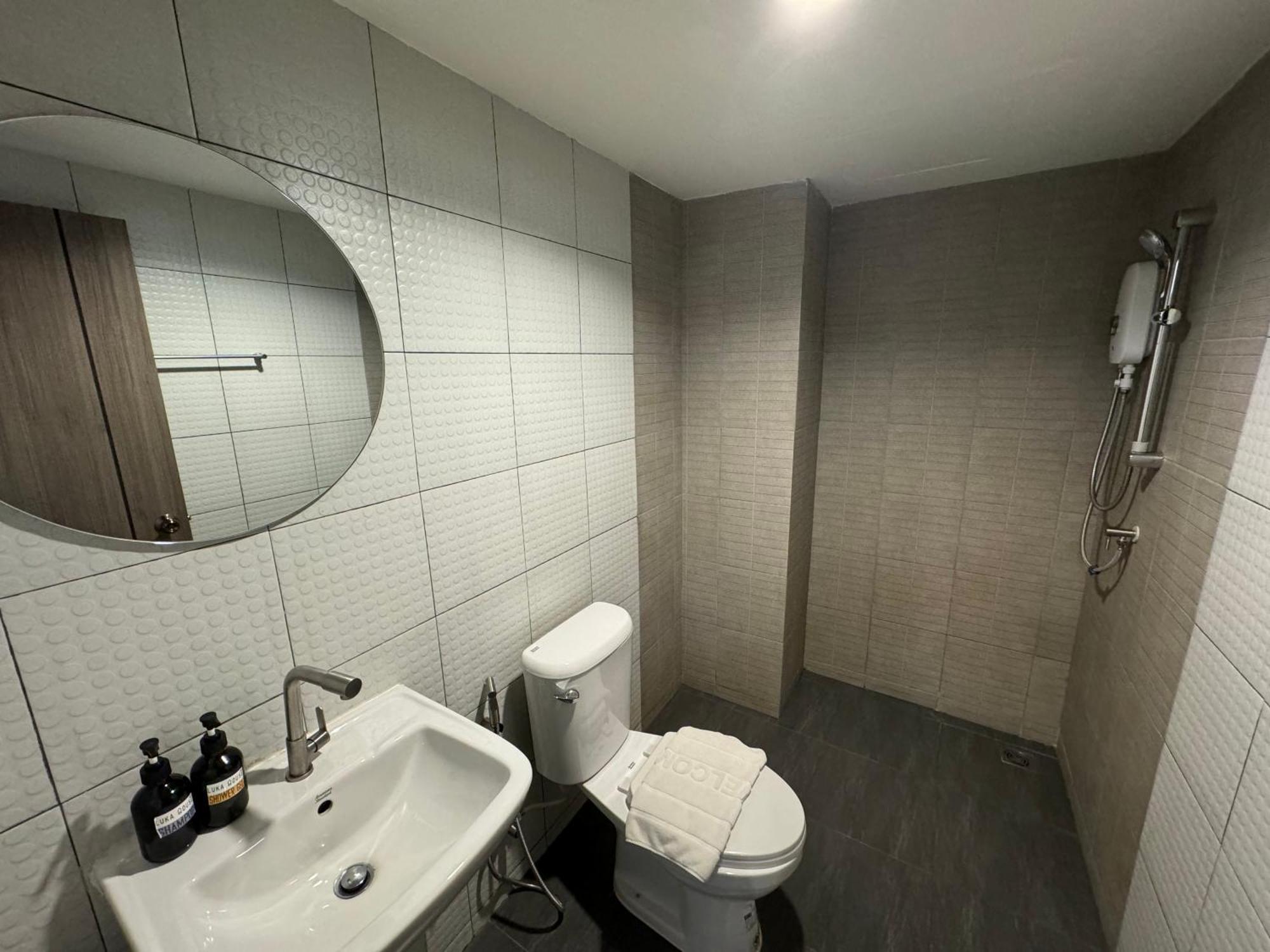 Luka House Hotel Ban Lam Luk Ka Exterior foto
